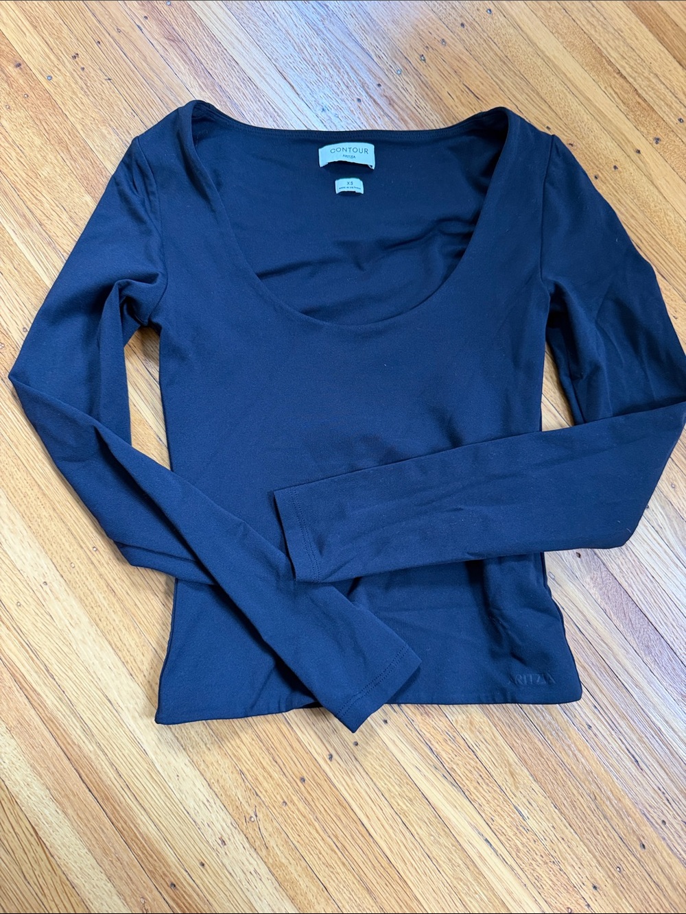 Contour Aritzia Women's Black Scoop Neck Long Sleeve Top